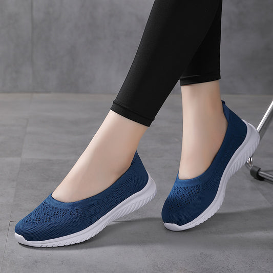 Large size soft soled fly woven women's shoes are breathable and can be easily stepped on in a fashionable single shoe for women
