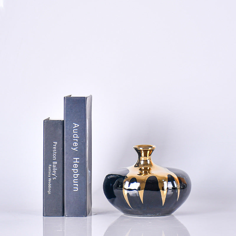 Creative Ceramic Vase for Modern Living Room, Dry Flower Arrangement, Decorative Piece for TV Cabinet, Dining Table, and Entrance Hall