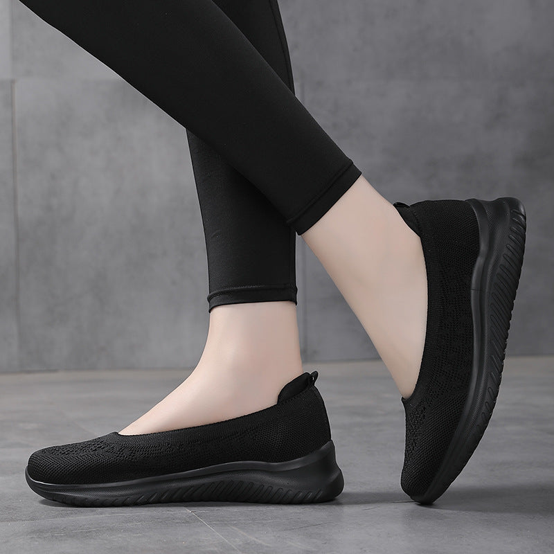 Large size soft soled fly woven women's shoes are breathable and can be easily stepped on in a fashionable single shoe for women