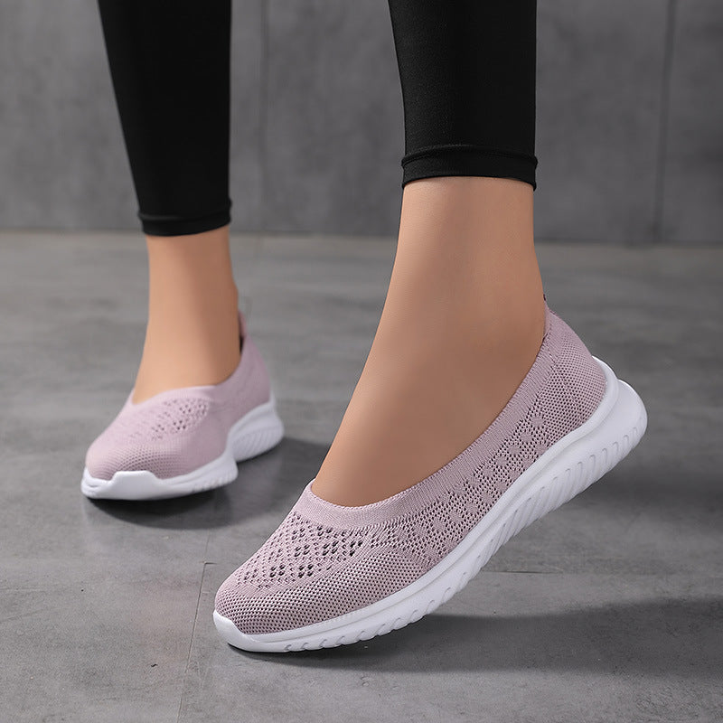 Large size soft soled fly woven women's shoes are breathable and can be easily stepped on in a fashionable single shoe for women