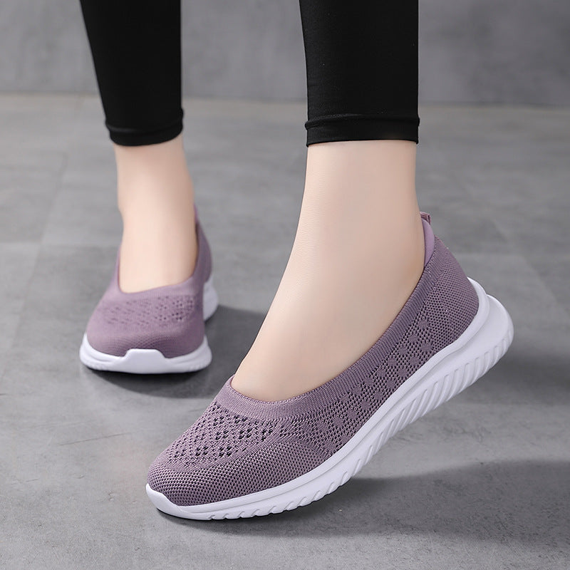 Large size soft soled fly woven women's shoes are breathable and can be easily stepped on in a fashionable single shoe for women