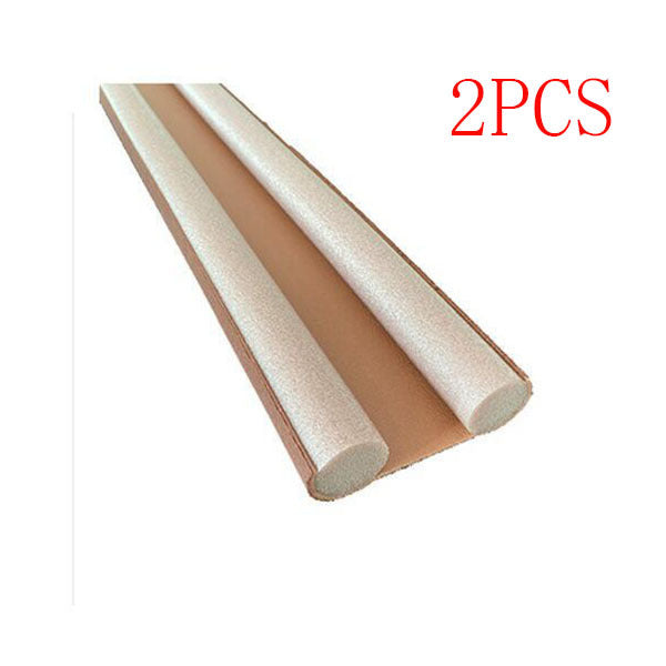 Door seam and door bottom sealing strip